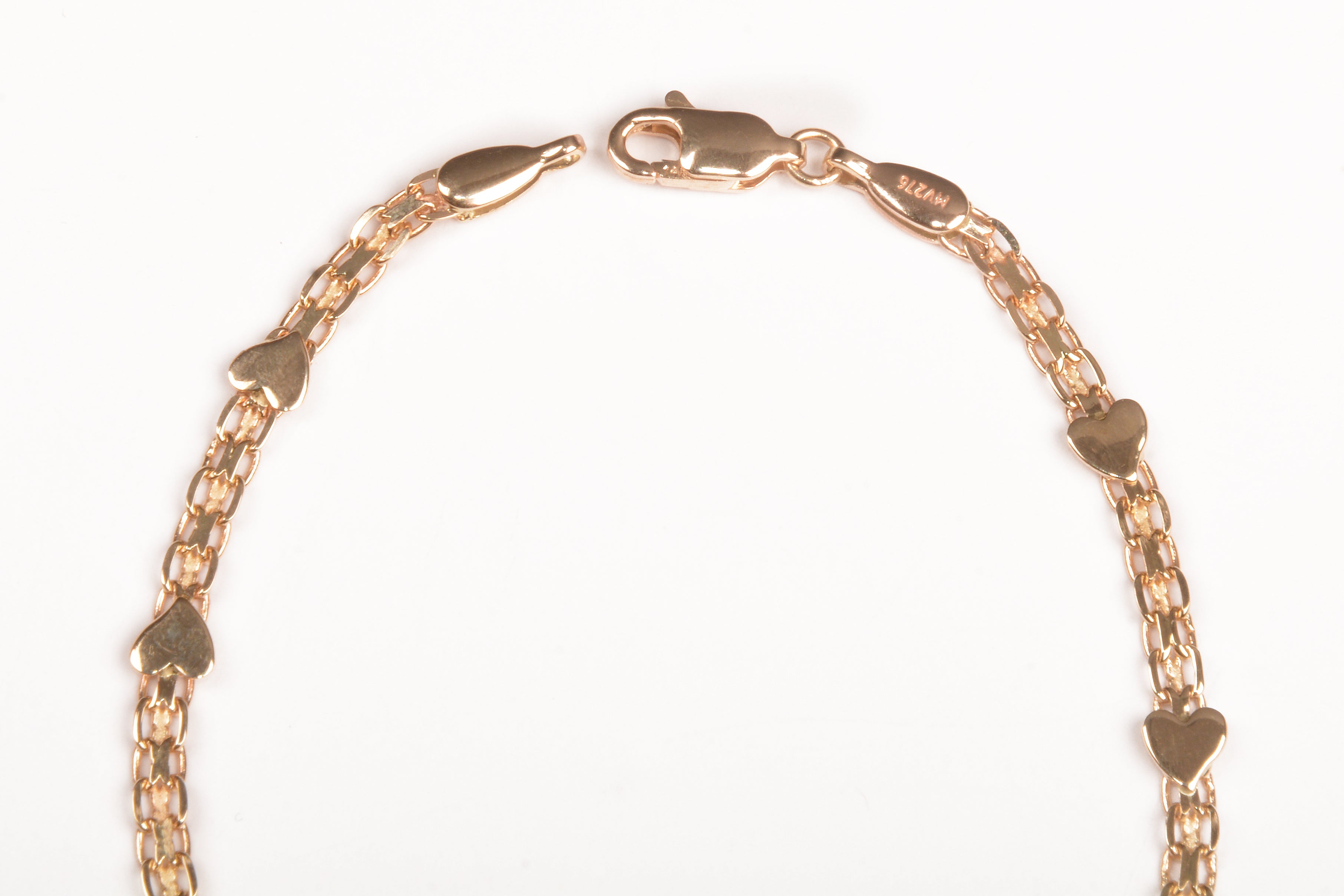 Pulsera de corazones sobre cadena fina